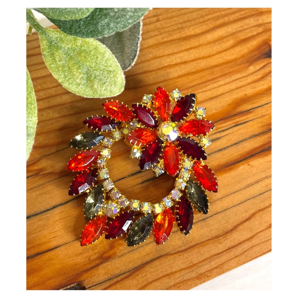Vintage Art Deco Crimson Ruby Crystal Circular Wreath Floral Rhinestone Brooch
